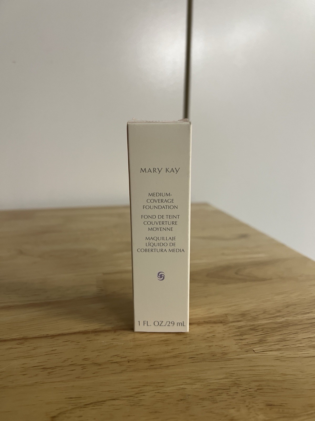 New Mary Kay Medium Coverage Foundation 1 Oz Ivory 104 Pink Cap 041996