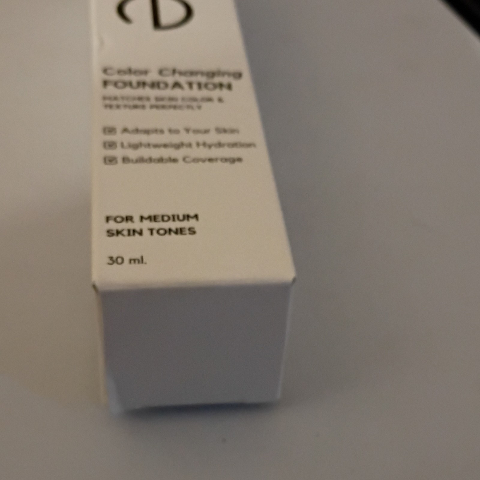 Luxe Color Changing Foundation 02 Medium 30 ml Hydrating Buildable Coverage