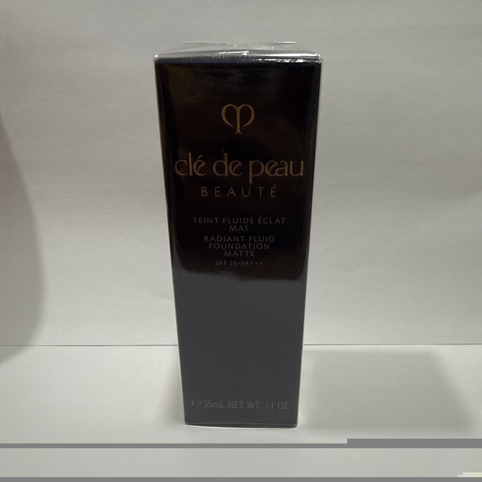 Cle de Peau Beaute Radiant Fluid Foundation Matte O20 /SPF 20 /35ml Full Size