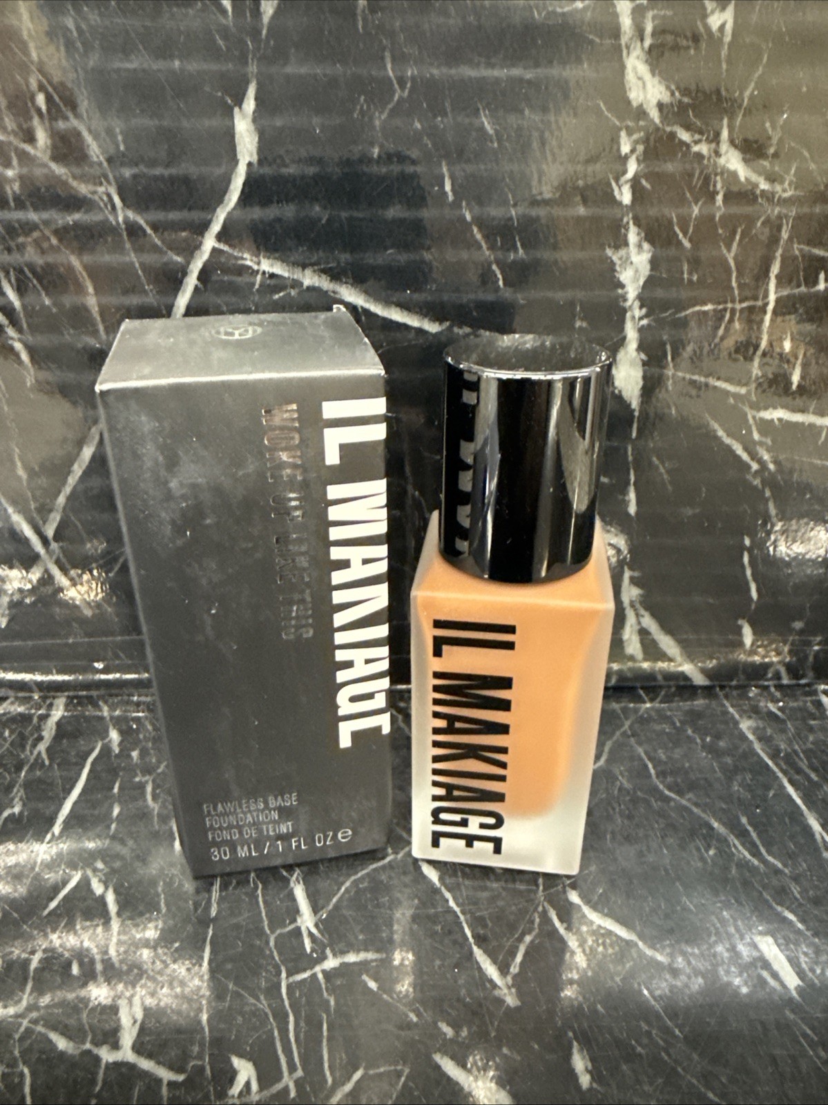 Il makiag WOKE UP LIKE THIS FLAWLESS BASE FOUNDATION #230 new