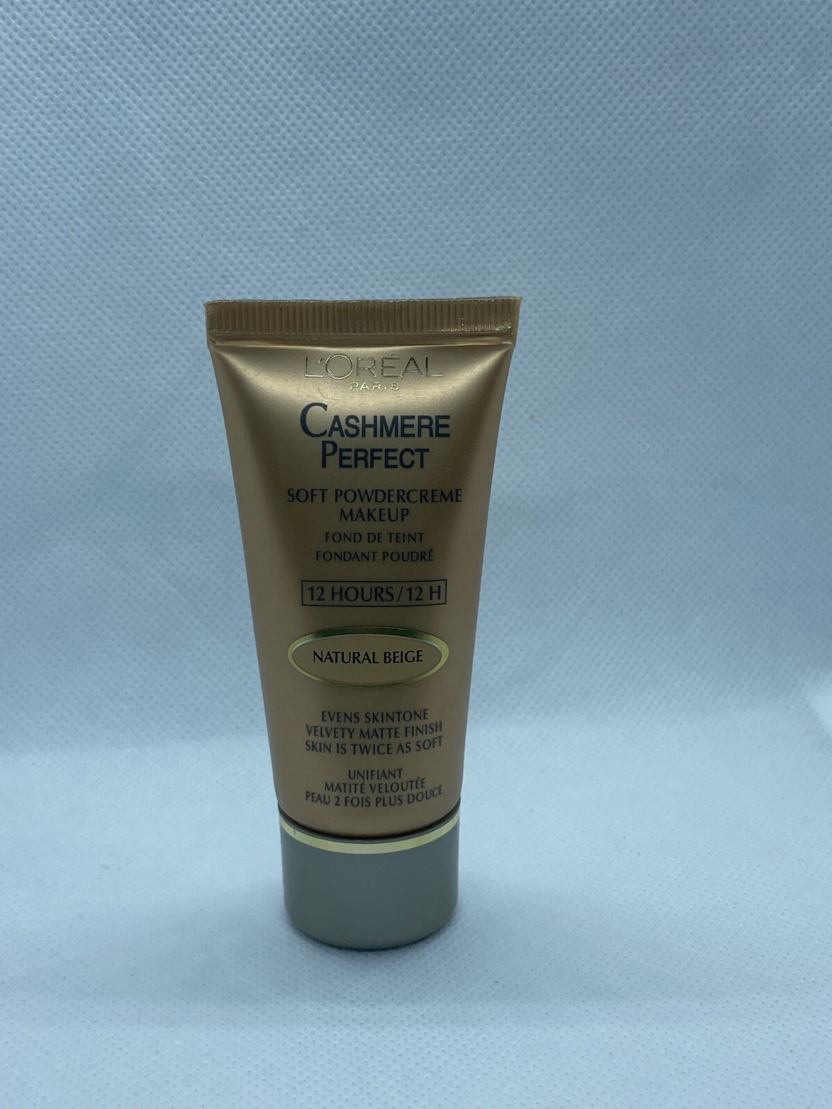 L’Oreal Cashmere Perfect Soft PowderCreme foundation NATURAL BEIGE NEW. 1.0fl.oz