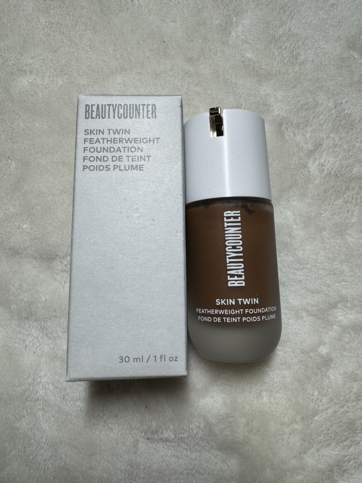 BNIB BEAUTYCOUNTER Skin Twin Featherweight Foundation 1 fl oz Deep 630