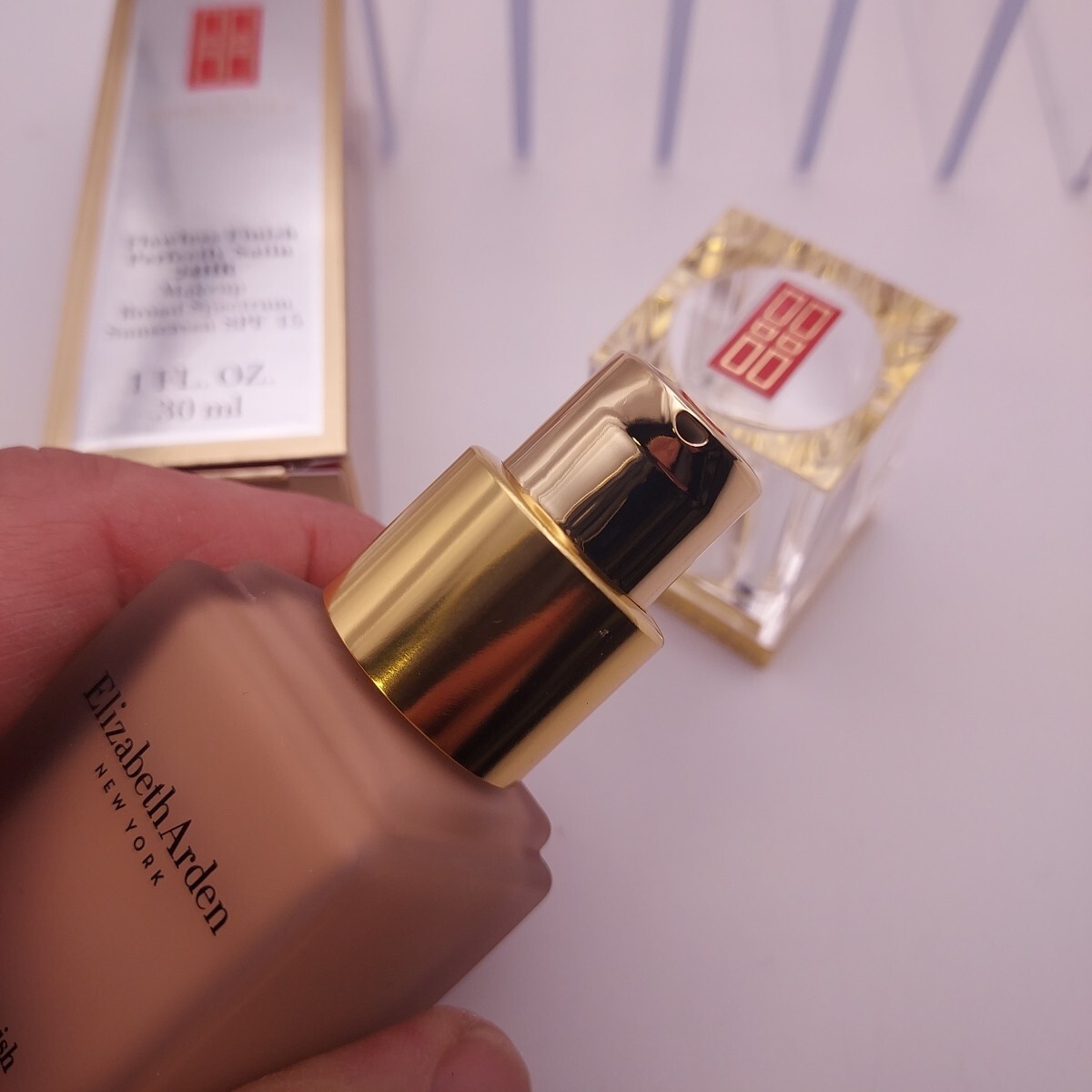 Elizabeth Arden Flawless Finish Perfectly Satin 24HR Makeup 1oz GOLDEN SANDS 05