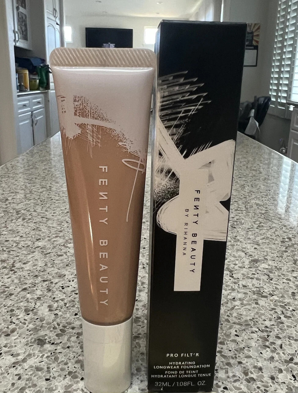 Fenty Beauty Pro Filt’r Hydrating Longwear Foundation 1.08 fl oz / 32 ml ~ #320