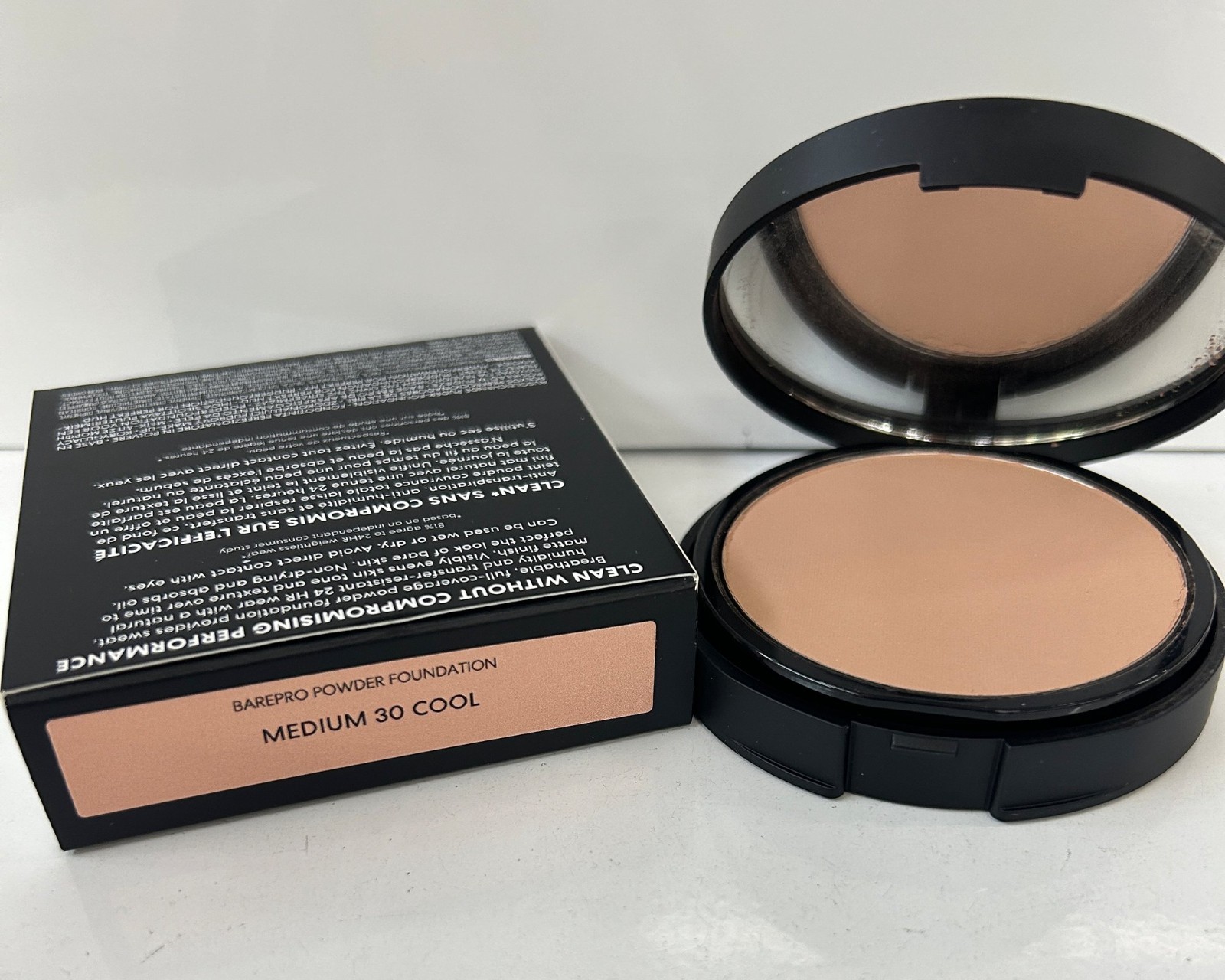 bareMinerals Barepro 24hr Skin-Perfecting Powder Foundation – Medium 30 Cool