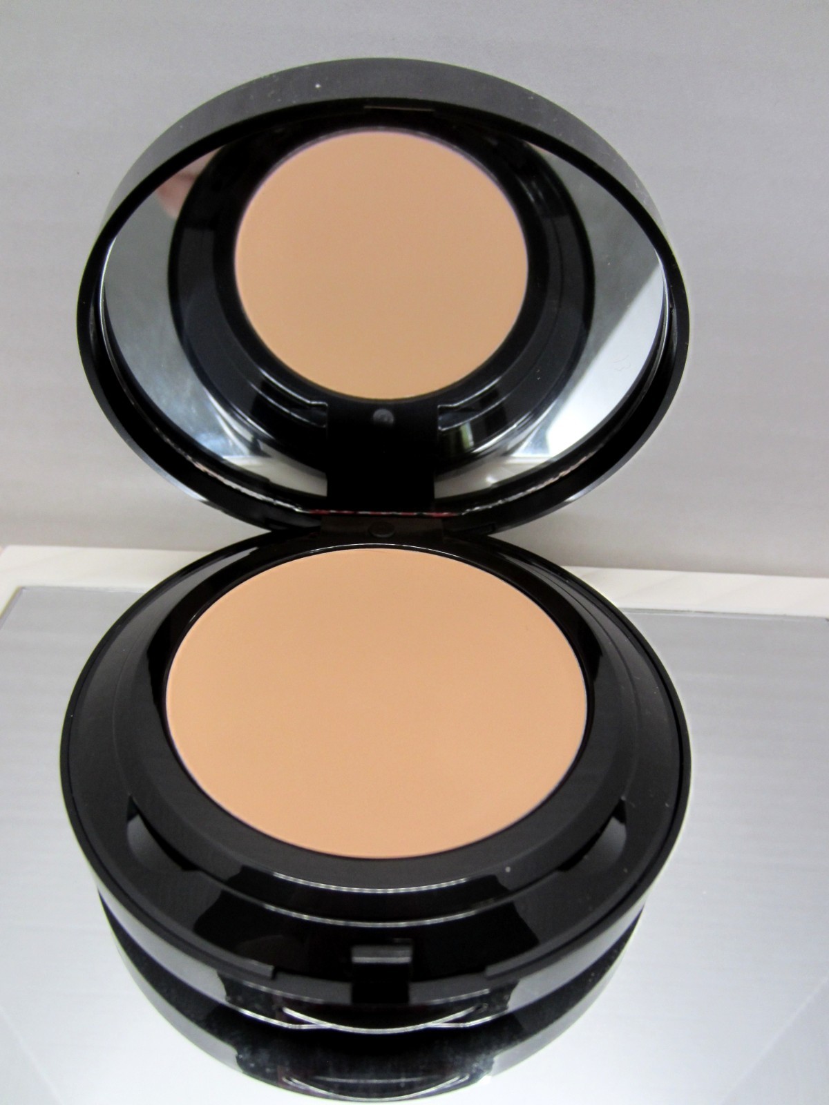 Bobbi Brown Skin Moisture Compact Foundation COOL IVORY 1.25 – .28 oz Full Size