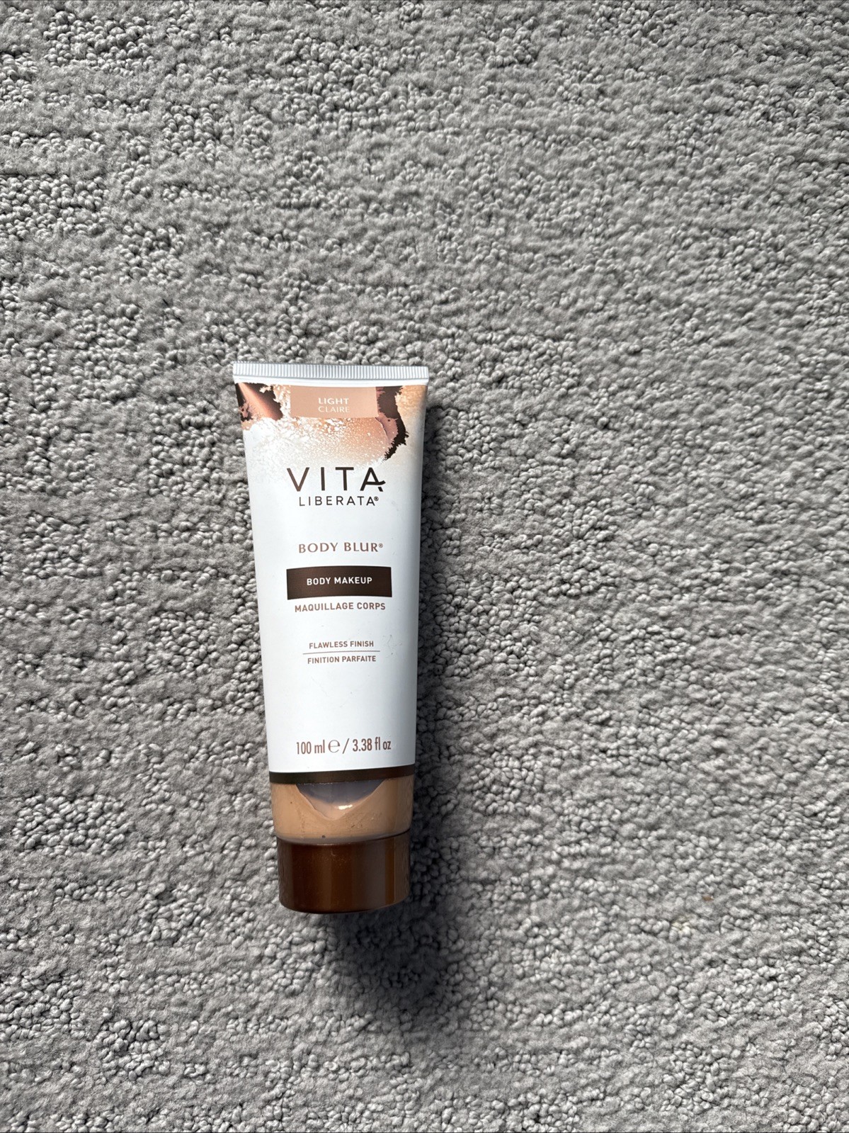 VITA LIBERATA ~ BODY BLUR BODY MAKEUP ~ LIGHT CLAIR ~ 3.38 OZ