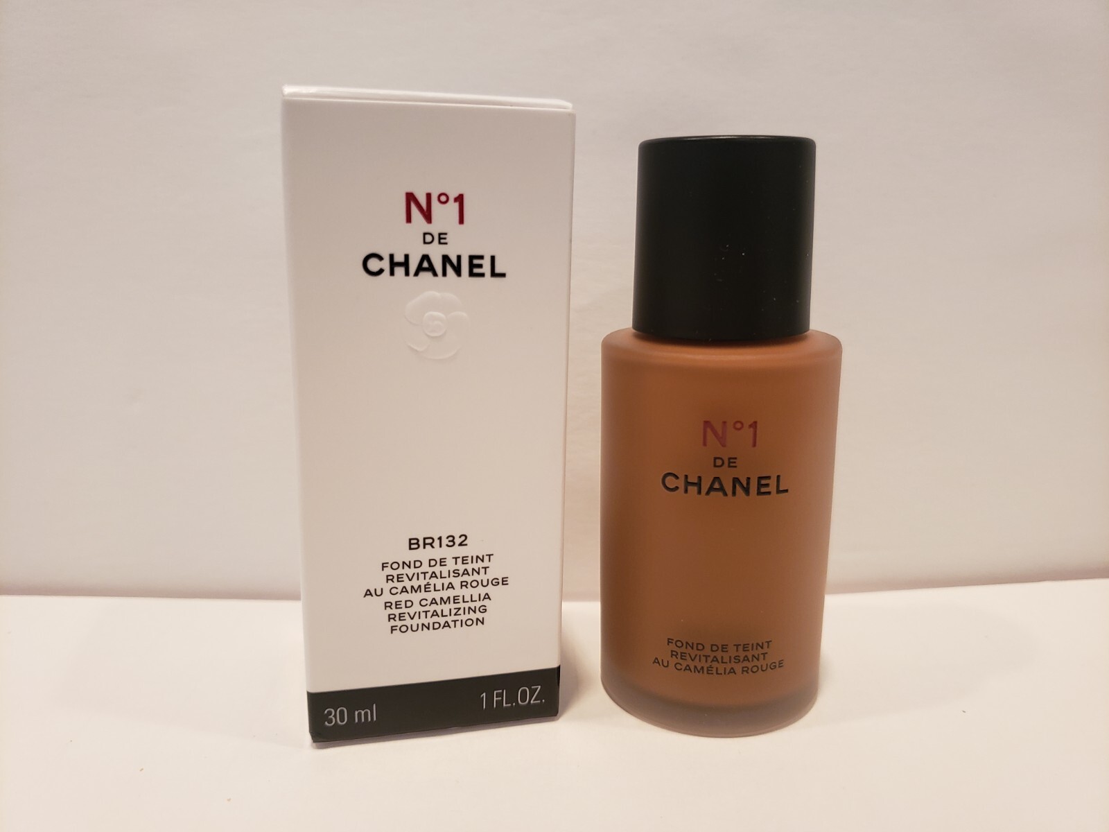 Chanel #1 De Chanel Red Camellia Revitalizing Foundation #BR132 1 Fl Oz