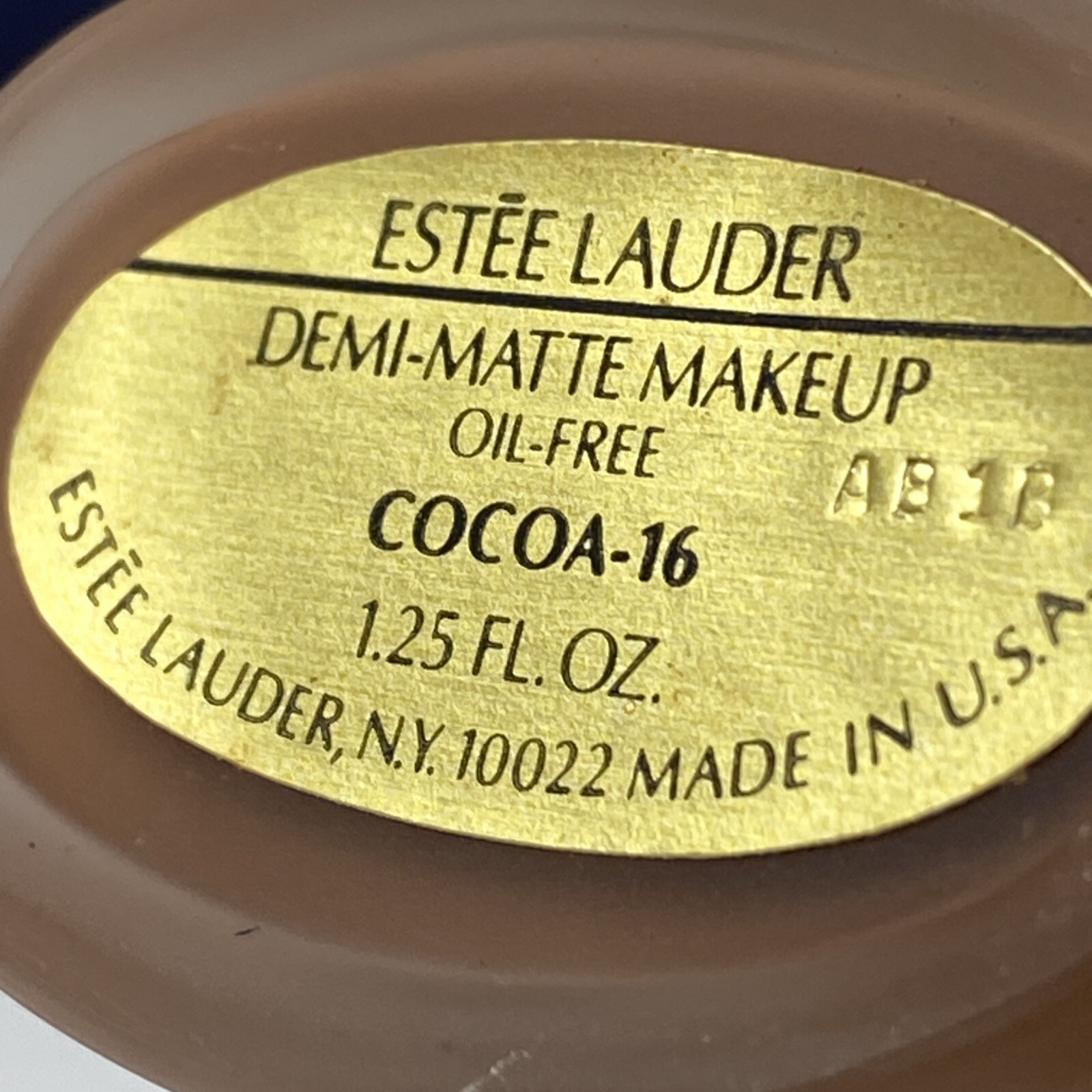 Estee Lauder Demi-Matte Makeup Oil Free Cocoa #16 Size 35 ml /1.25 oz New RARE