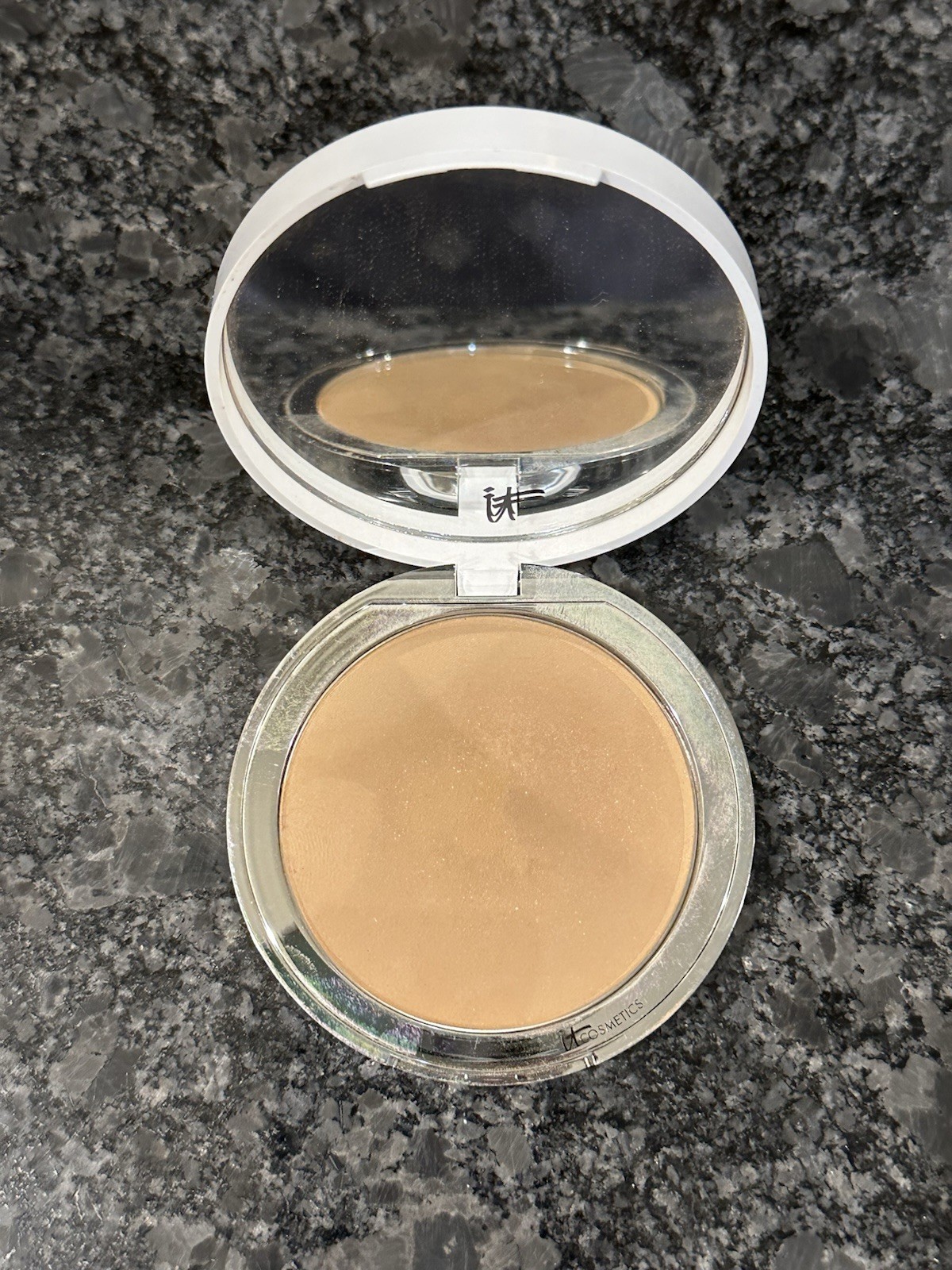 IT Cosmetics Bye Bye Foundation Powder Neutral Tan 9g New Never Used