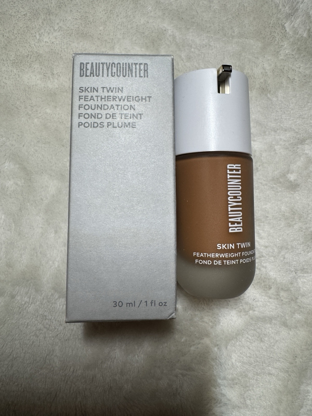 BEAUTYCOUNTER Skin Twin Featherweight Foundation 1 fl oz Dark 520 NEW