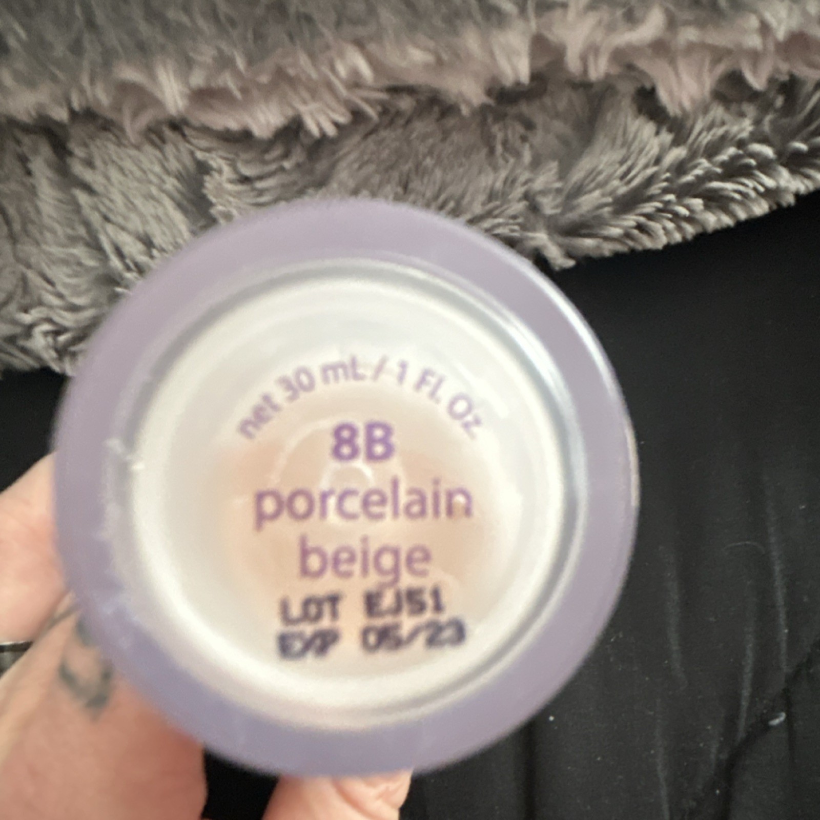 tarte Foundcealer Liquid Foundation 8B Porcelain Beige SPF 20 1 fl oz