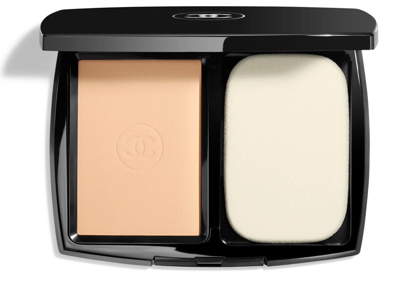 13 g. 0.45 oz Chanel Ultra Le Teint Compact Foundation (B10) + Tracking