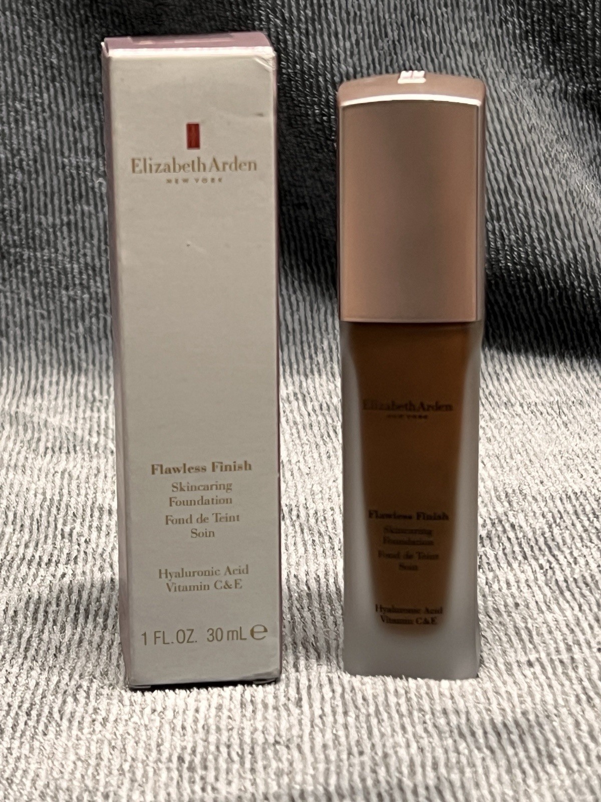 Elizabeth Arden Flawless Finish Skincaring Foundation Hyaluronic Acid New 640N