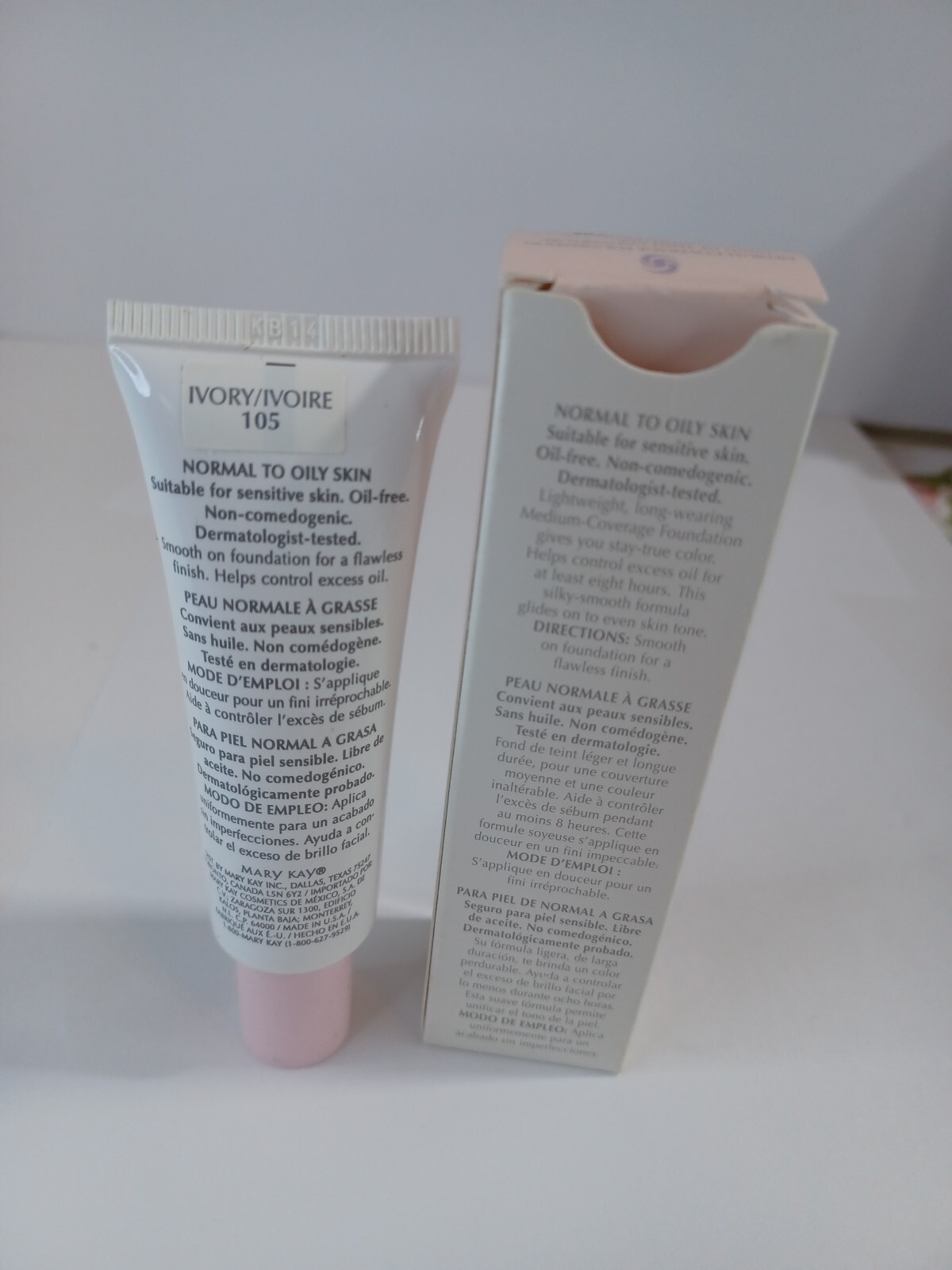 Mary Kay Medium-Coverage Foundation Normal to Oily Ivory 105 NEW Box