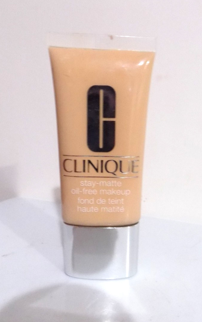 NEW~Clinique Stay Matte Oil Free Makeup Shade CN10 Alabaster ~1 oz *NOT SEALED