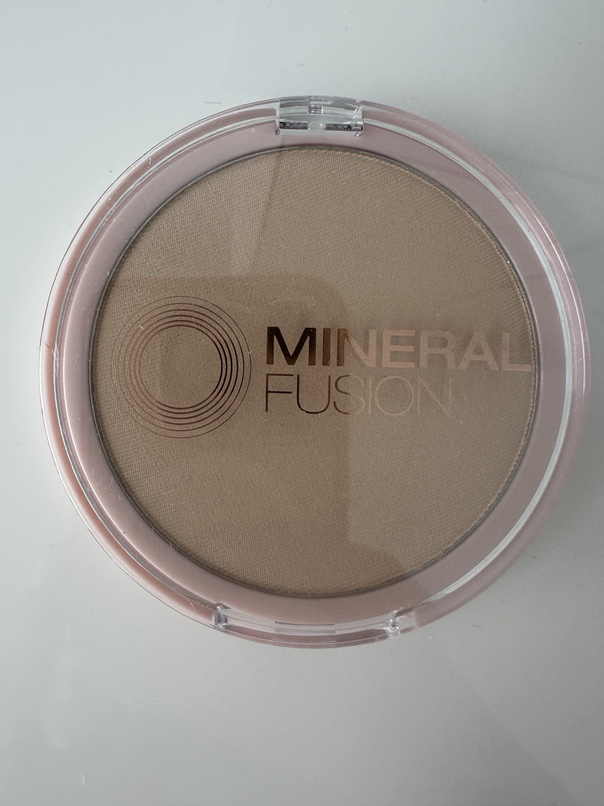Mineral Fusion Cool 2 – Light Pressed Powder Foundation Buildable Coverage .32oz