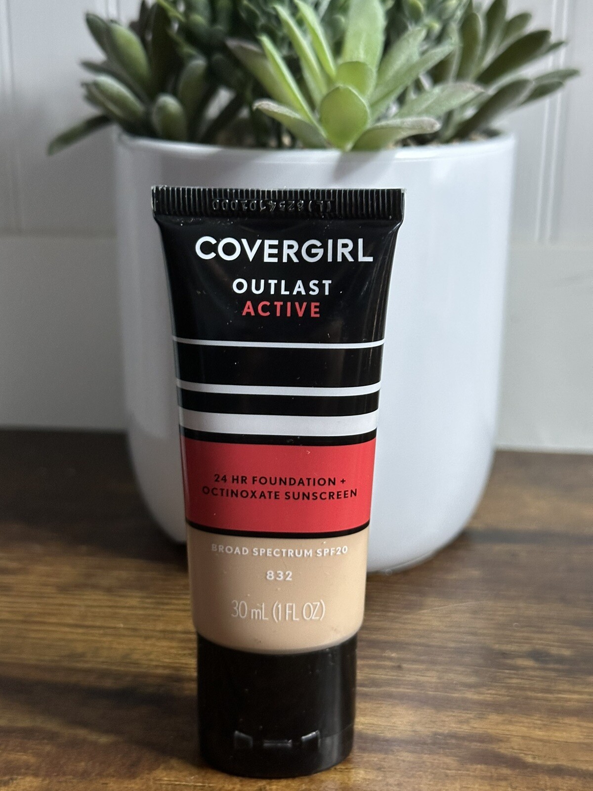 CoverGirl Outlast Active 24hr Foundation #832 Nude Beige MBD1