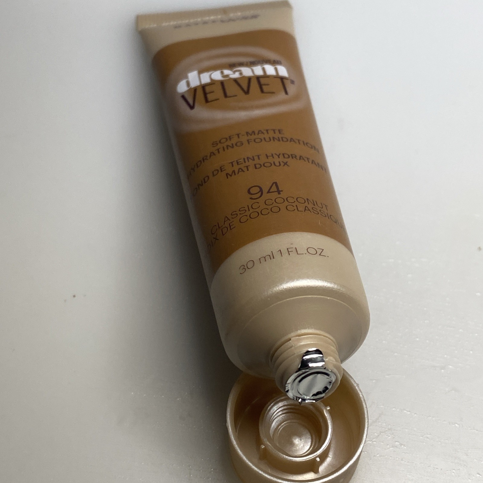 Maybelline Dream Velvet Matte Foundation # 94 Classic Coconut. Sealed