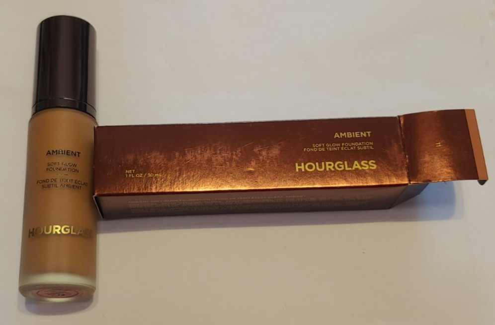 Hourglass Cosmetics Ambient Soft Glow Foundation in 11 – 1 fl oz – New in Box