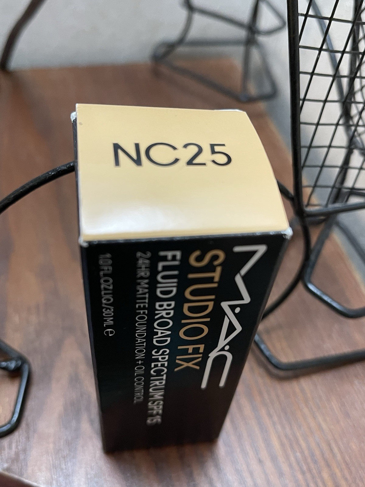 MAC Studio Fix Fluid Broad Spectrum NC25 24HR Matte Foundation SPF 15 1oz