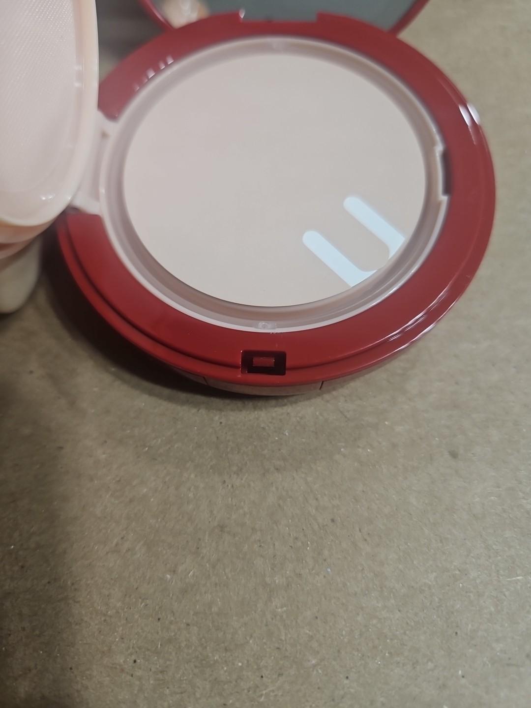 Gucci Cushion De Beaute Foundation – Shade 03 SPF 20- Full Size Boxed