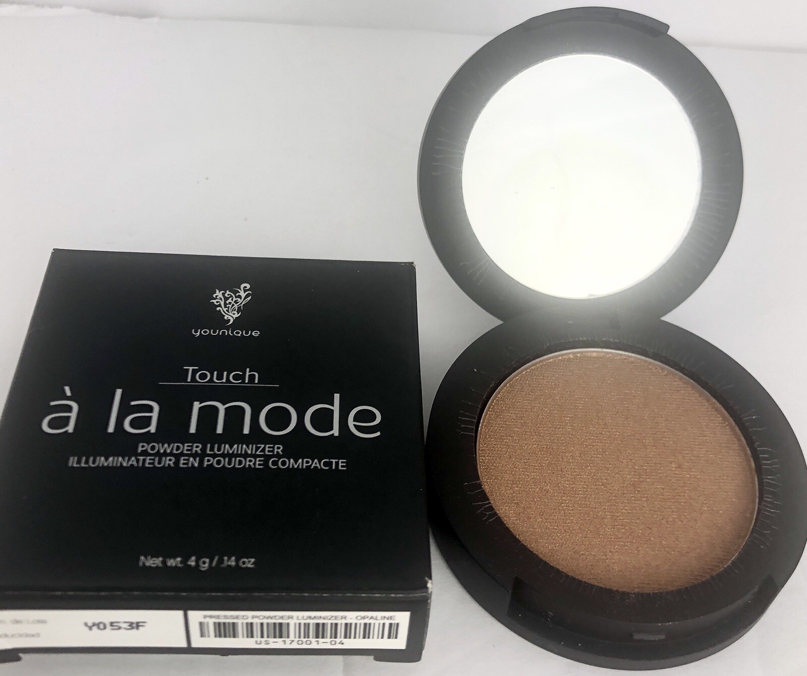 Younique Touch a la mode Pressed Powder Luminizer OPALINE 4 g New In Box