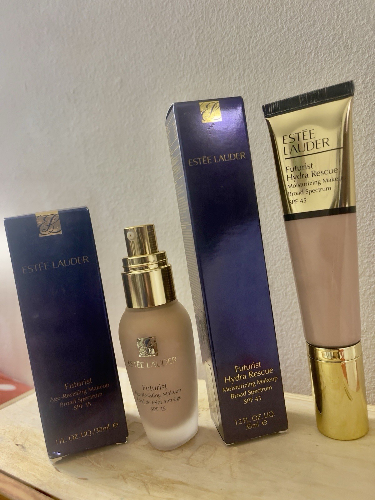 2 Set Estee Lauder Futurist Hydra Rescue SPF 45 & Age Resisting Makeup SPF 15.