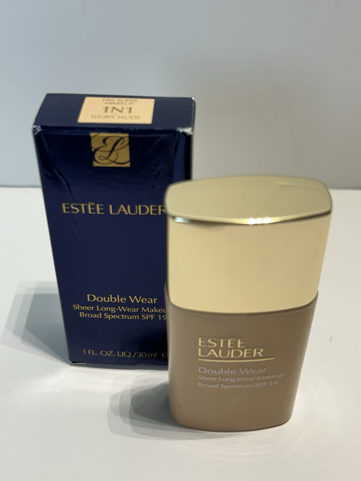 Estee Lauder Double Wear SHEER Long-Wear Makeup (1N1 Ivory Nude)