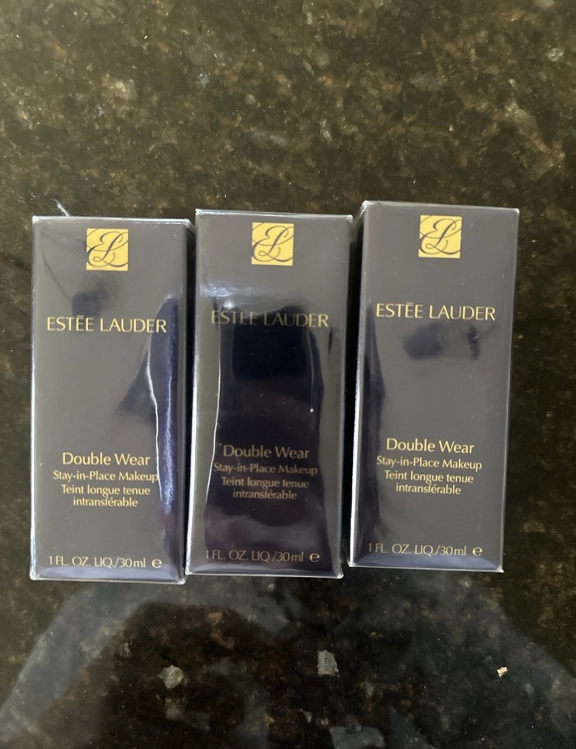 Estee Lauder Double Wear Stay-in-Place Foundation 1.0 oz/30ml (1C0)