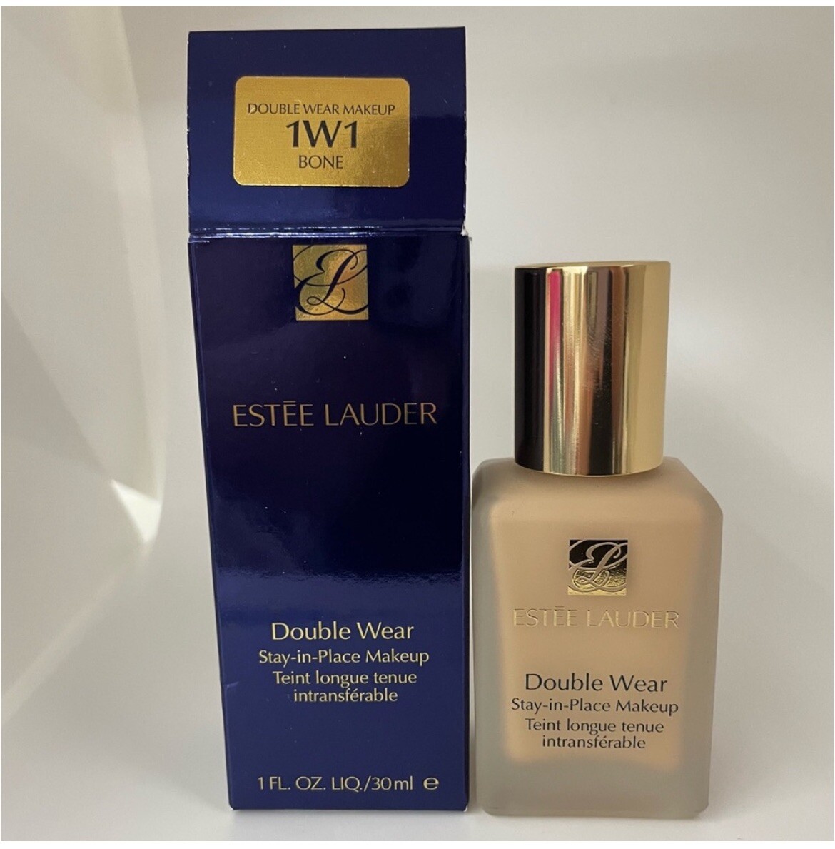Estée Lauder Double Wear Stay-in-Place Foundation. Shade 1w1 Bone.