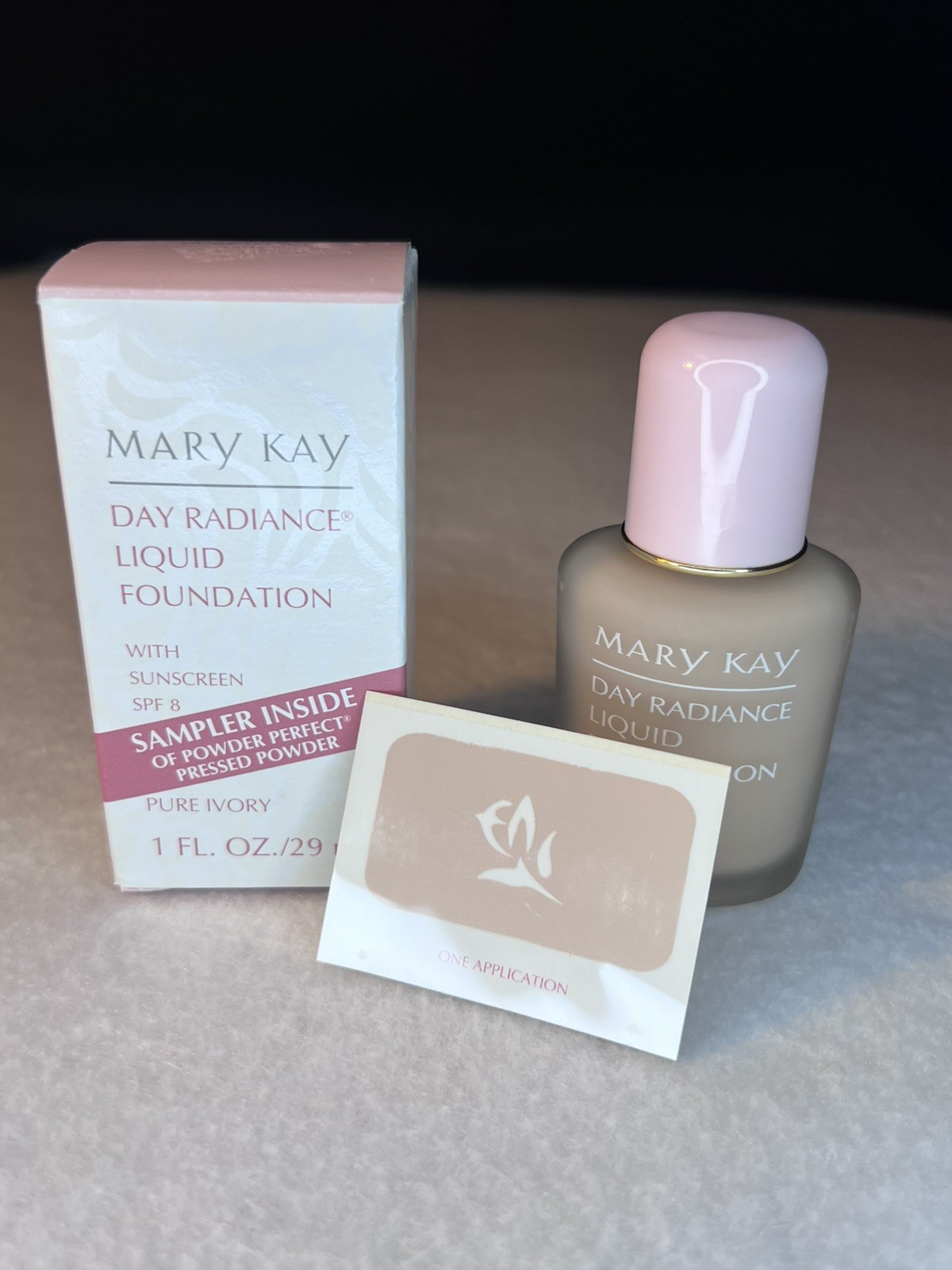 Mary Kay Day Radiance Foundation Pure Ivory #5797 SPF 8 1 oz NOS + Sample