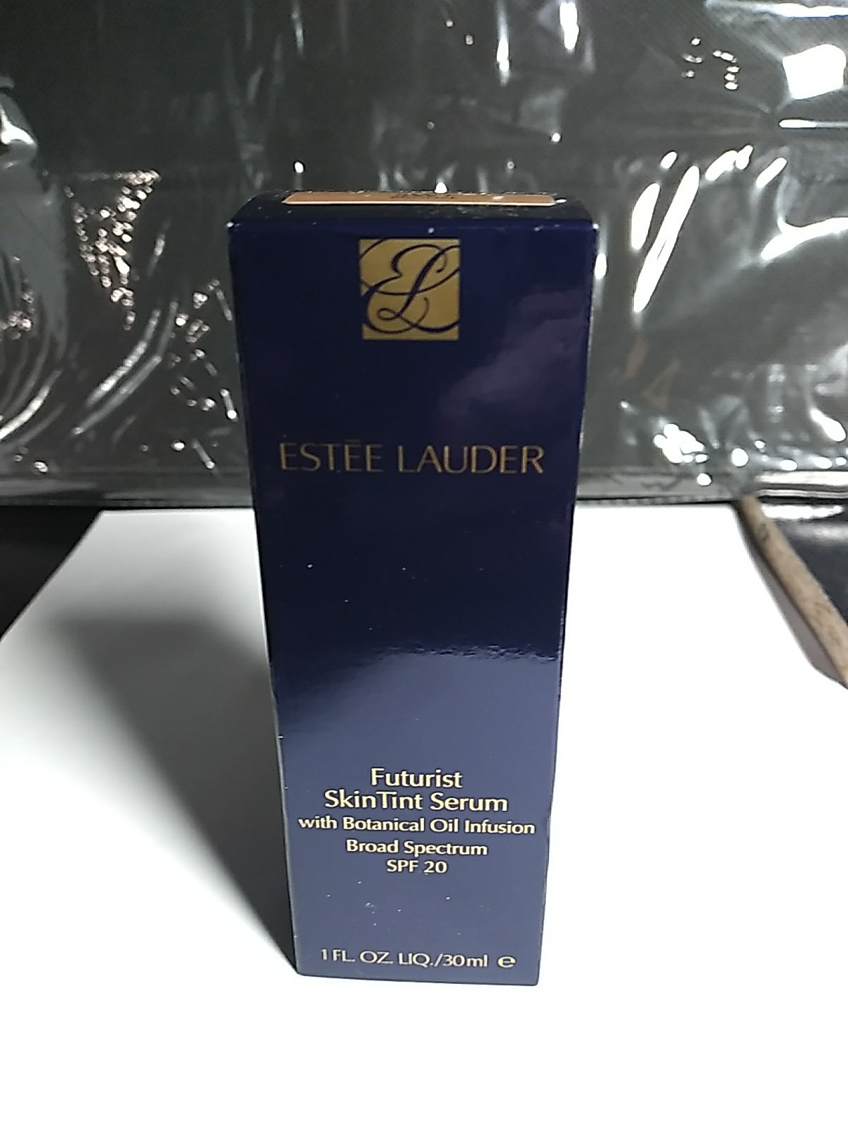 Estee Lauder Futurist Skin Tint Serum SPF 20 (1fl.oz/30ml) 5W1 BRONZE NIB