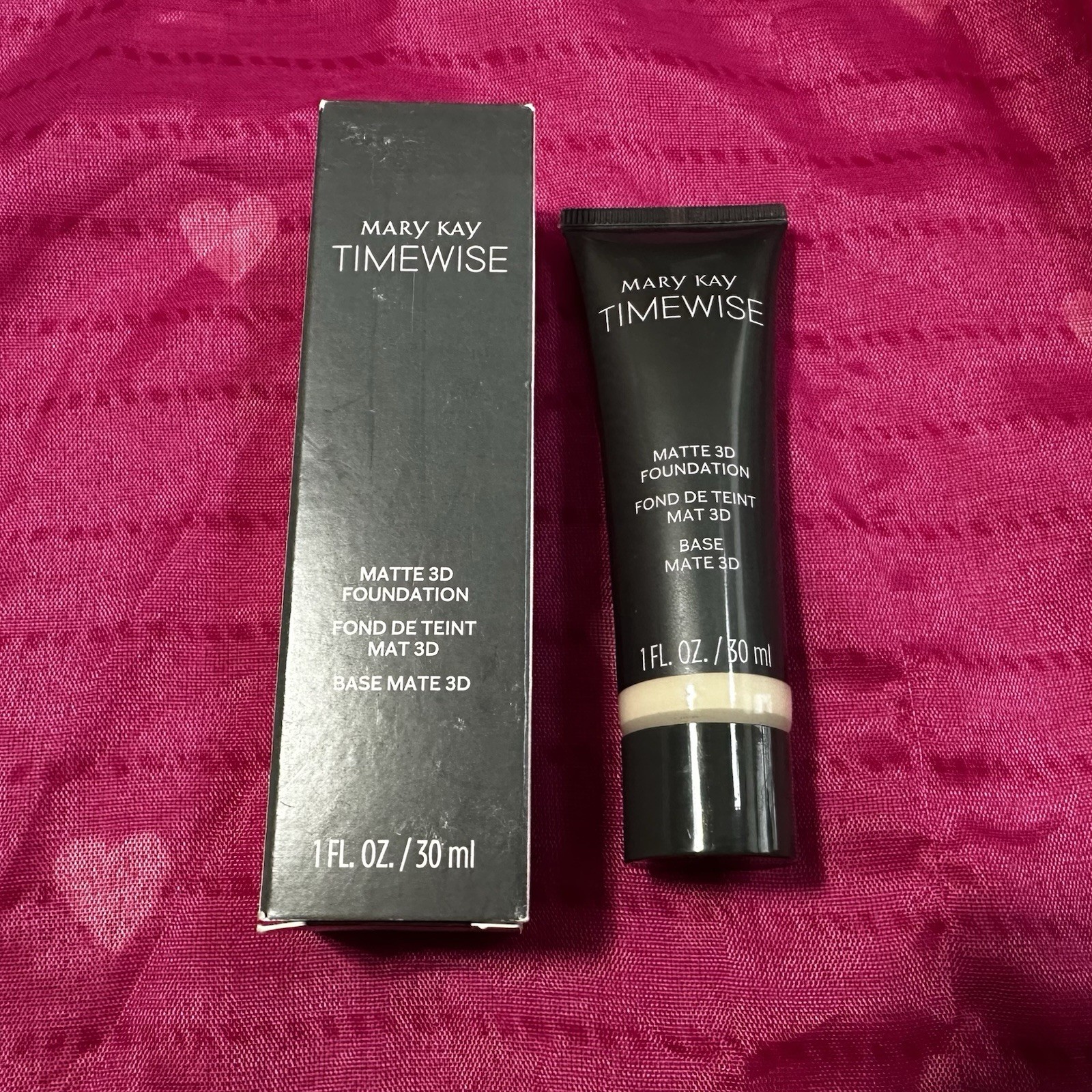 New In Box Mary Kay Timewise Matte 3D Foundation Ivory C100