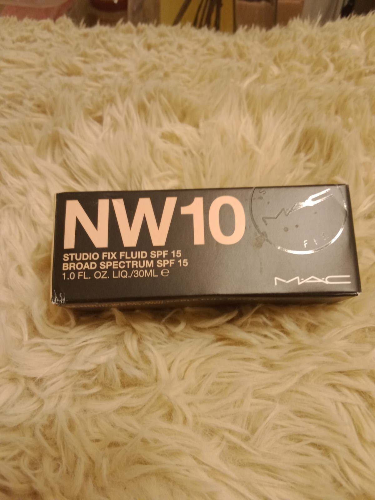 MAC STUDIO FIX FLUID SPF 15 24H MATTE FOUNDATION + OIL CONTROL (1 fl.oz.): NW 10