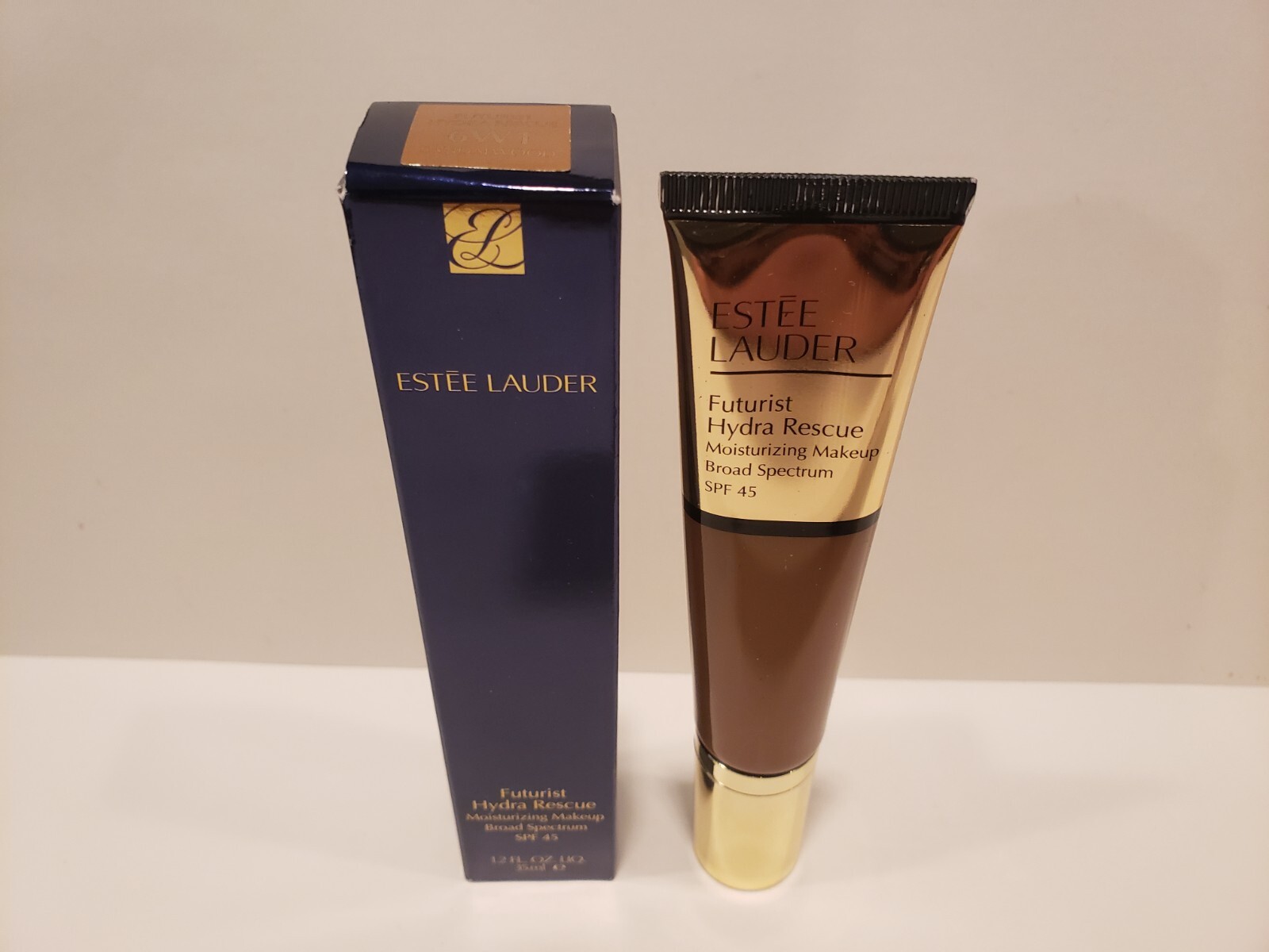Estee Lauder ~ Futurist Hydra Rescue ~ 6W1 Sandalwood ~SPF 45 – 1.2 Fl Oz – NIB