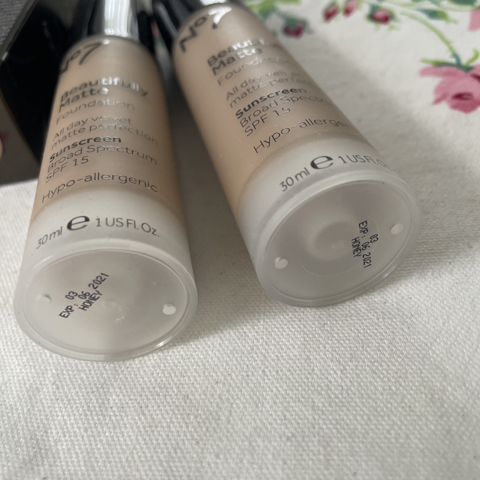 2~No7 Beautifully Matte Foundation HONEY SPF15 Normal/Oily READ SEE NOS