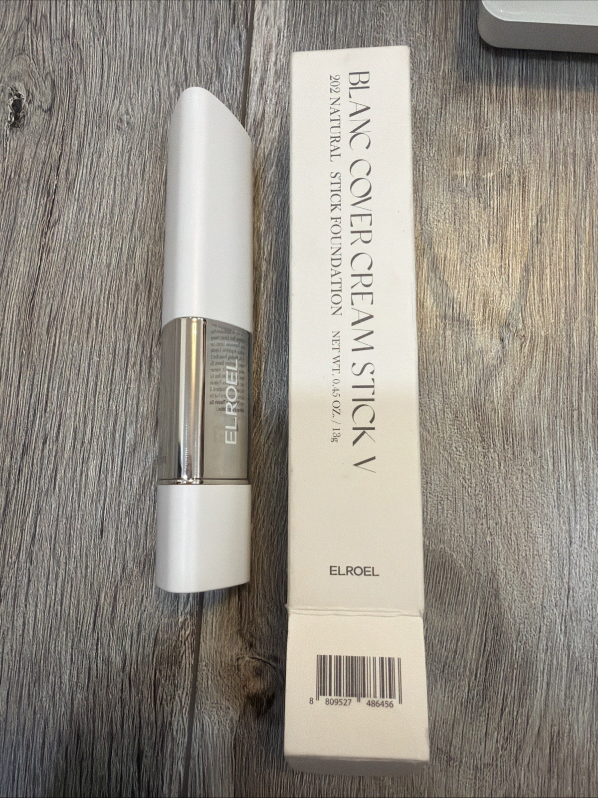 ELROEL Blanc Cover Cream Stick V foundation in the 202 Natural shade