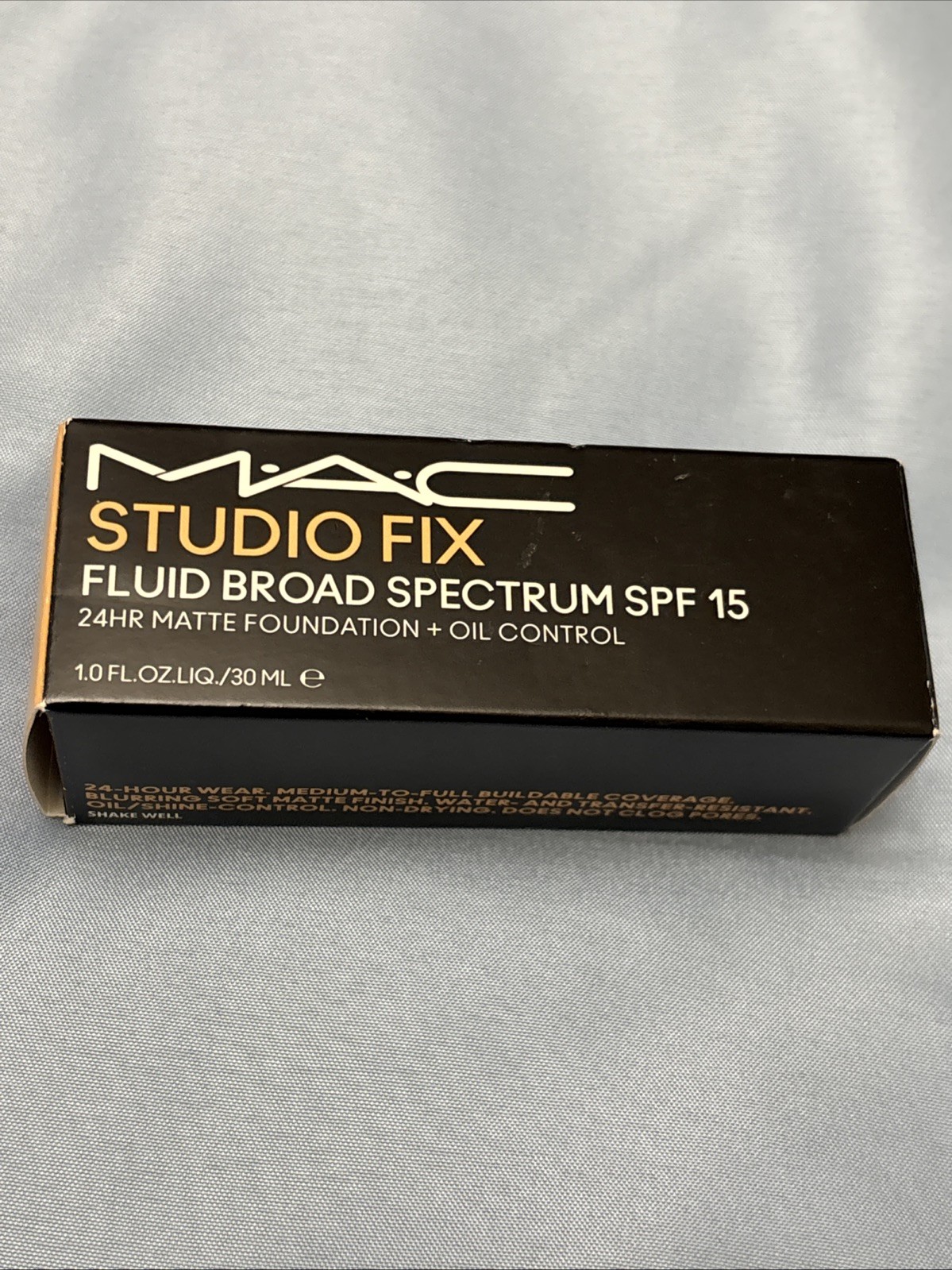 NW25 MAC Studio Fix Fluid Broad Spectrum SPF 15 Matte Foundation 1 oz / 30 ml