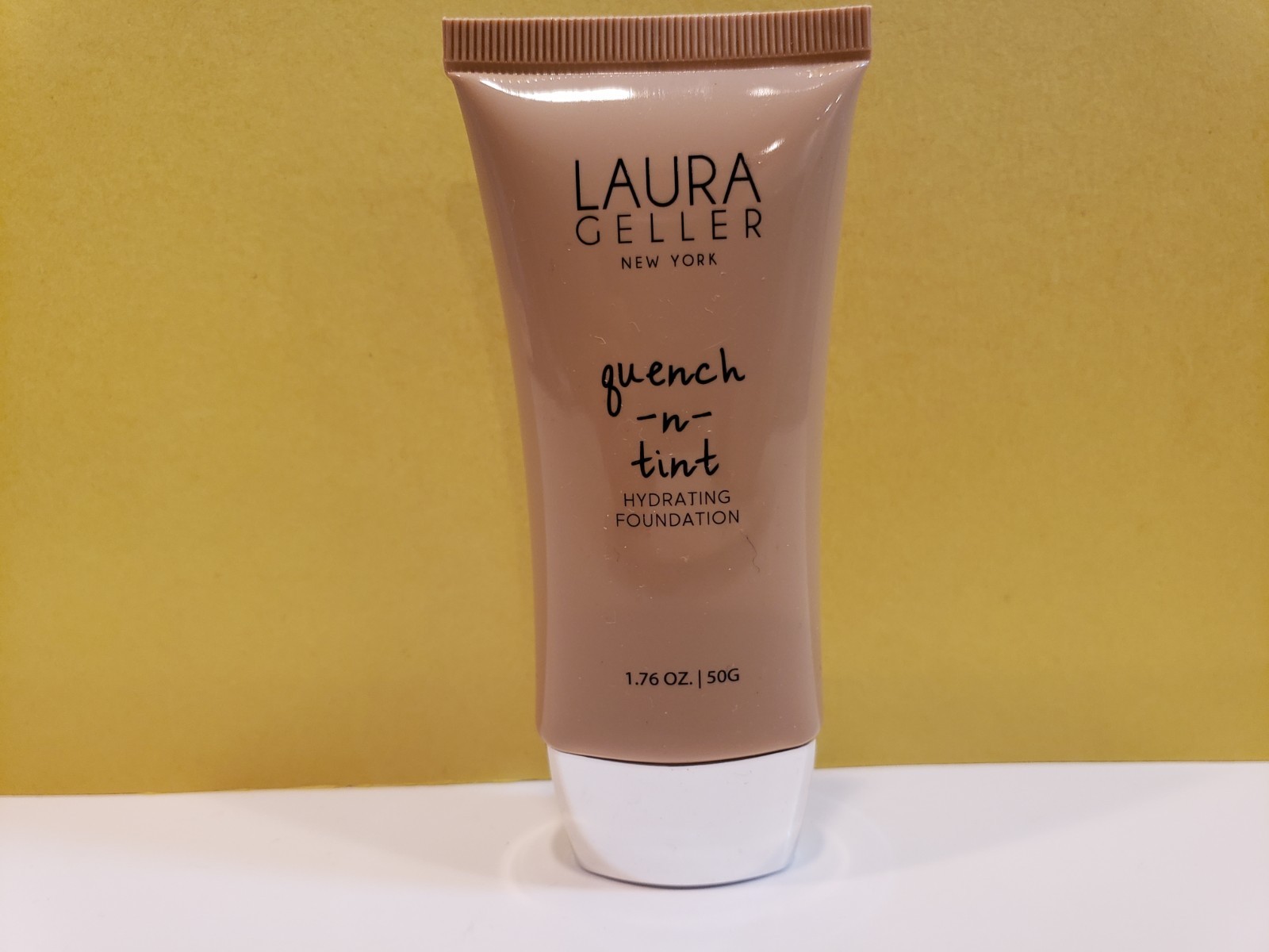 Laura Geller~Quench-N-Tint Hydrating Foundation ~ Medium ~ 1.76 oz ~ NWOB
