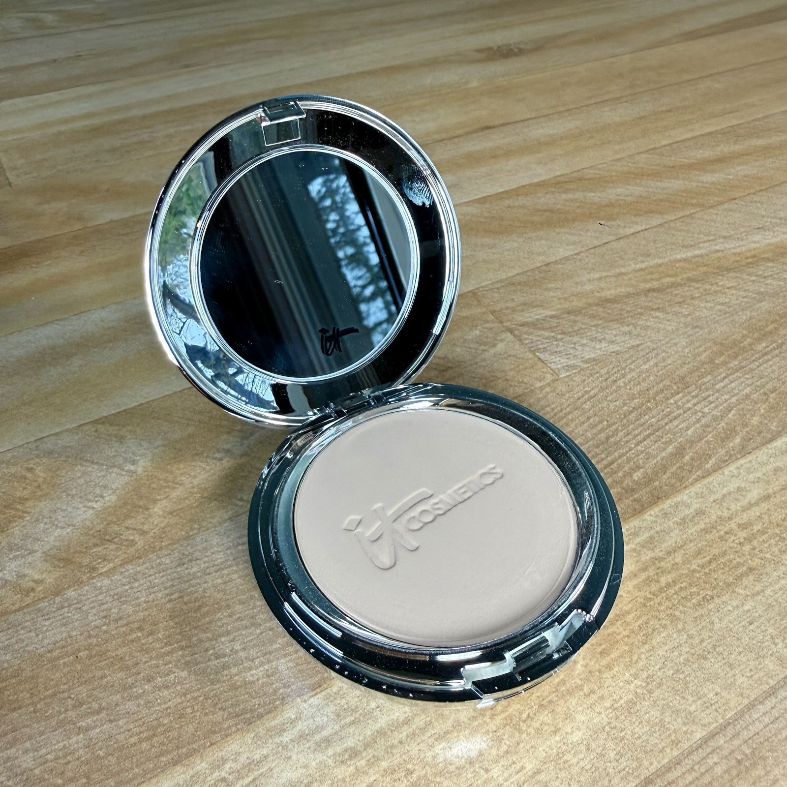 NEW IT Cosmetics Celebration Foundation MEDIUM Anti-Aging Powder SPF 50+ 0.30oz