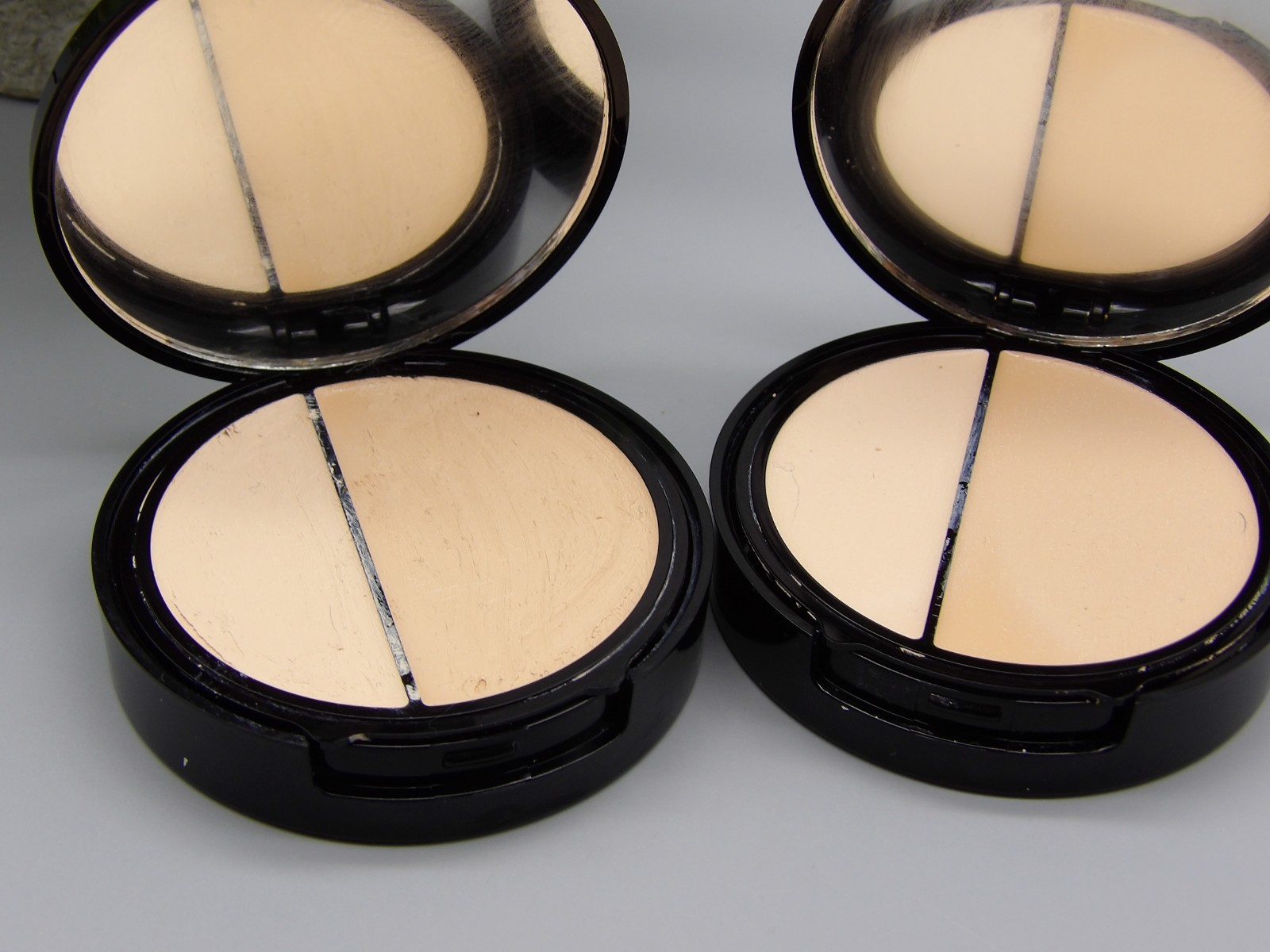 2~Eve Pearl 40:60 Dual Foundation FAIR 0.51 oz FLAWED/ SURFACE DAMAGE