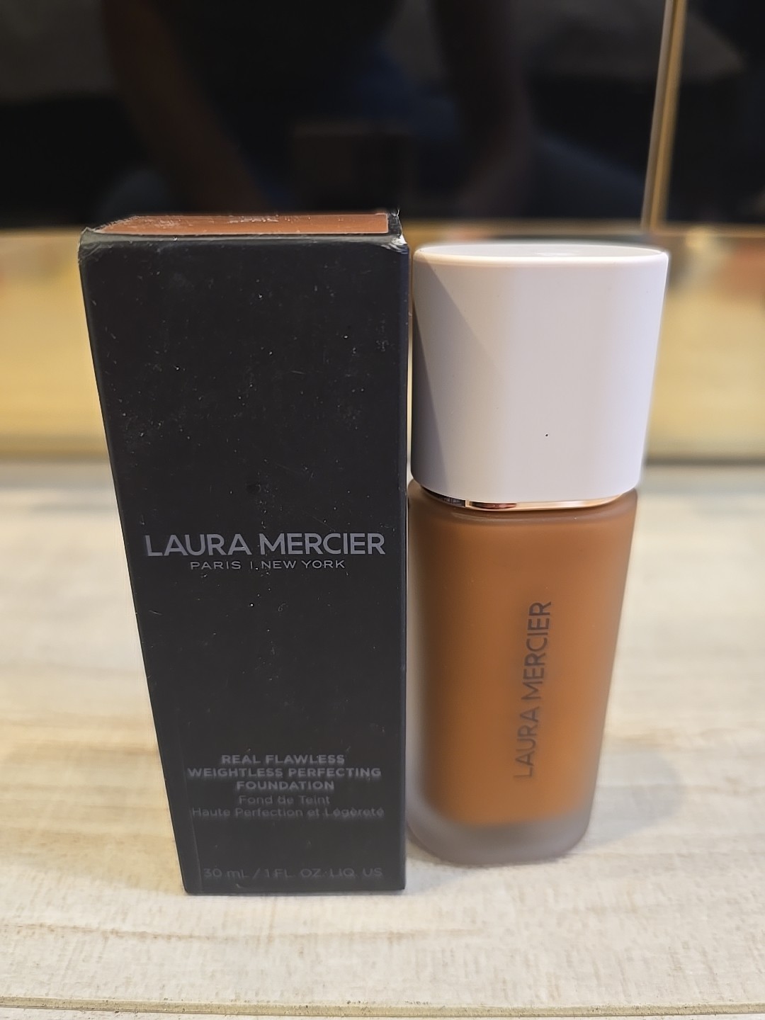 Laura Mercier Flawless Lumiere Radiance Perfecting Foundation 5C1 SEPIA