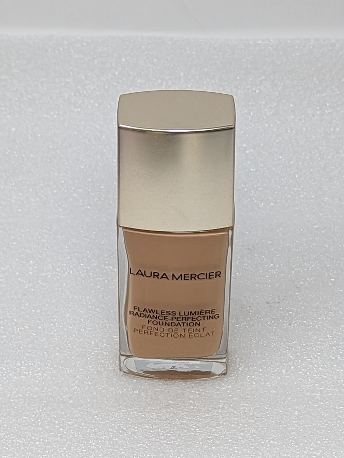 Laura Mercier 2N2 Linen Flawless Lumiere Radiance Perfecting Foundation