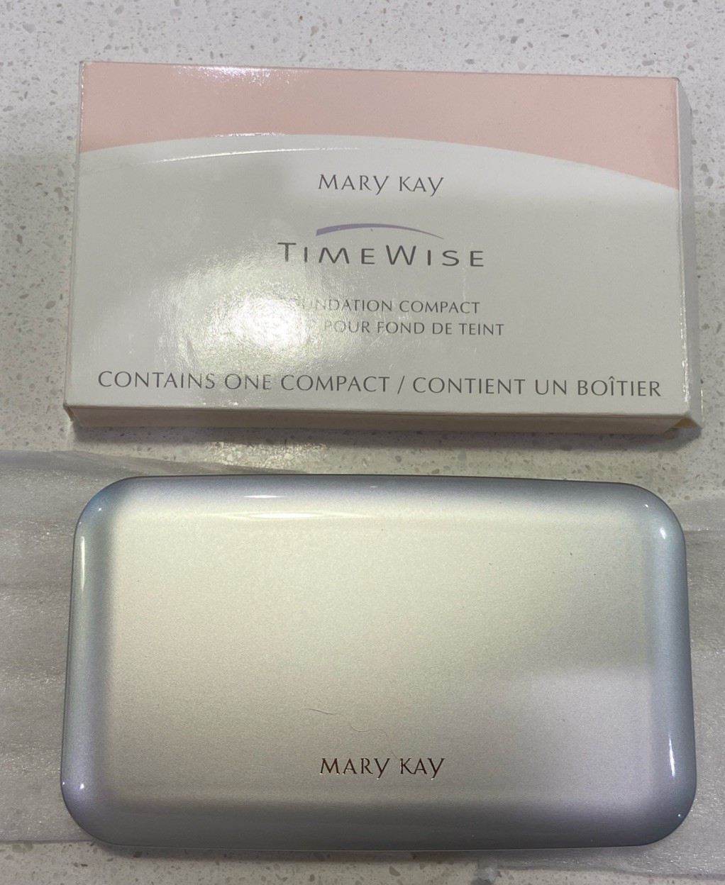 DISCONTINUED Rare MARY KAY Foundation Compact with Mirror (Empty) NEW!
