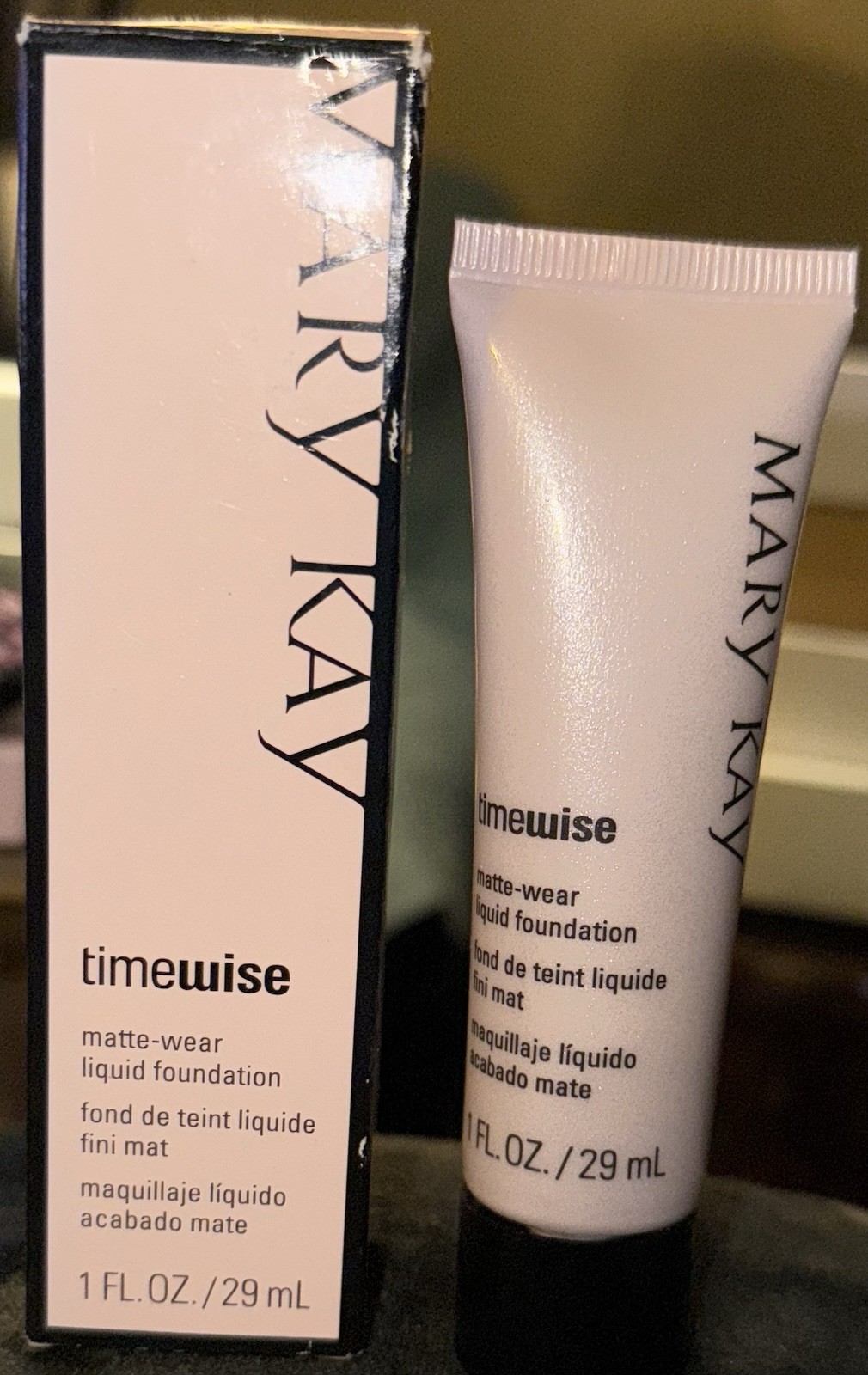 Mary Kay TimeWise MATTE WEAR Liquid Foundation, Beige 8, New in Box