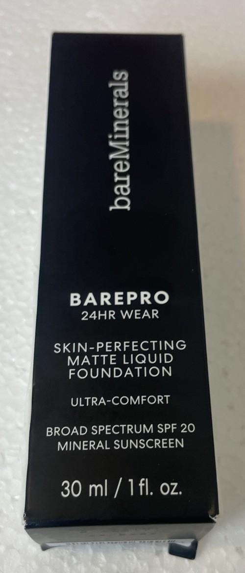 bareMinerals BAREPRO 24HR MATTE FOUNDATION SPF 20 light 26 cool