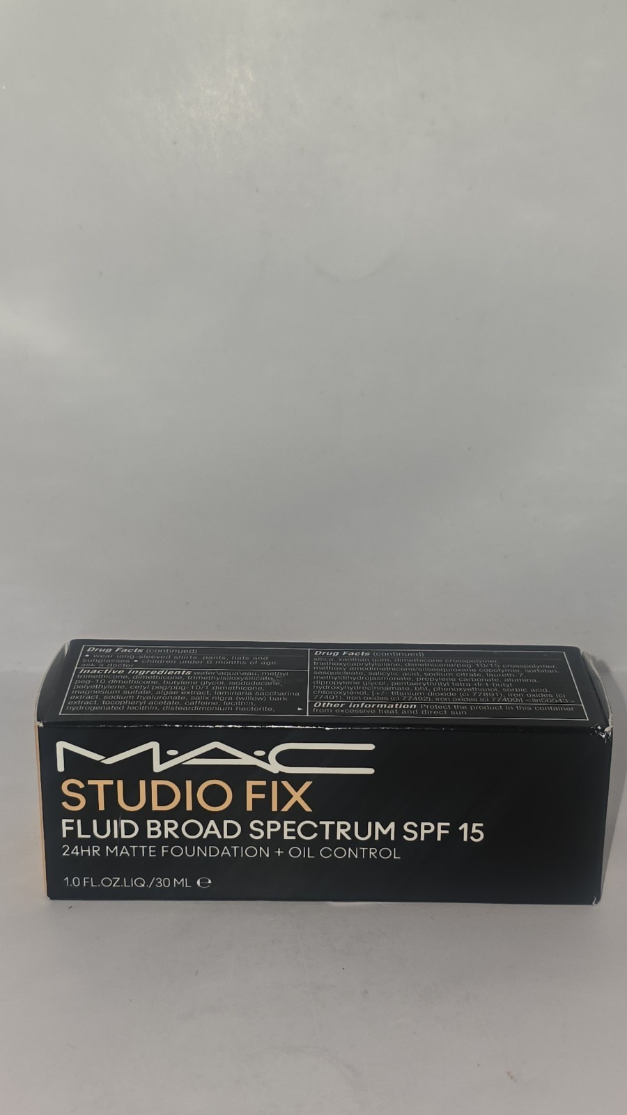 M·A·C Studio Fix Fluid Matte Fluid Broad Foundation SPF 15 NC18 1.0 fl oz