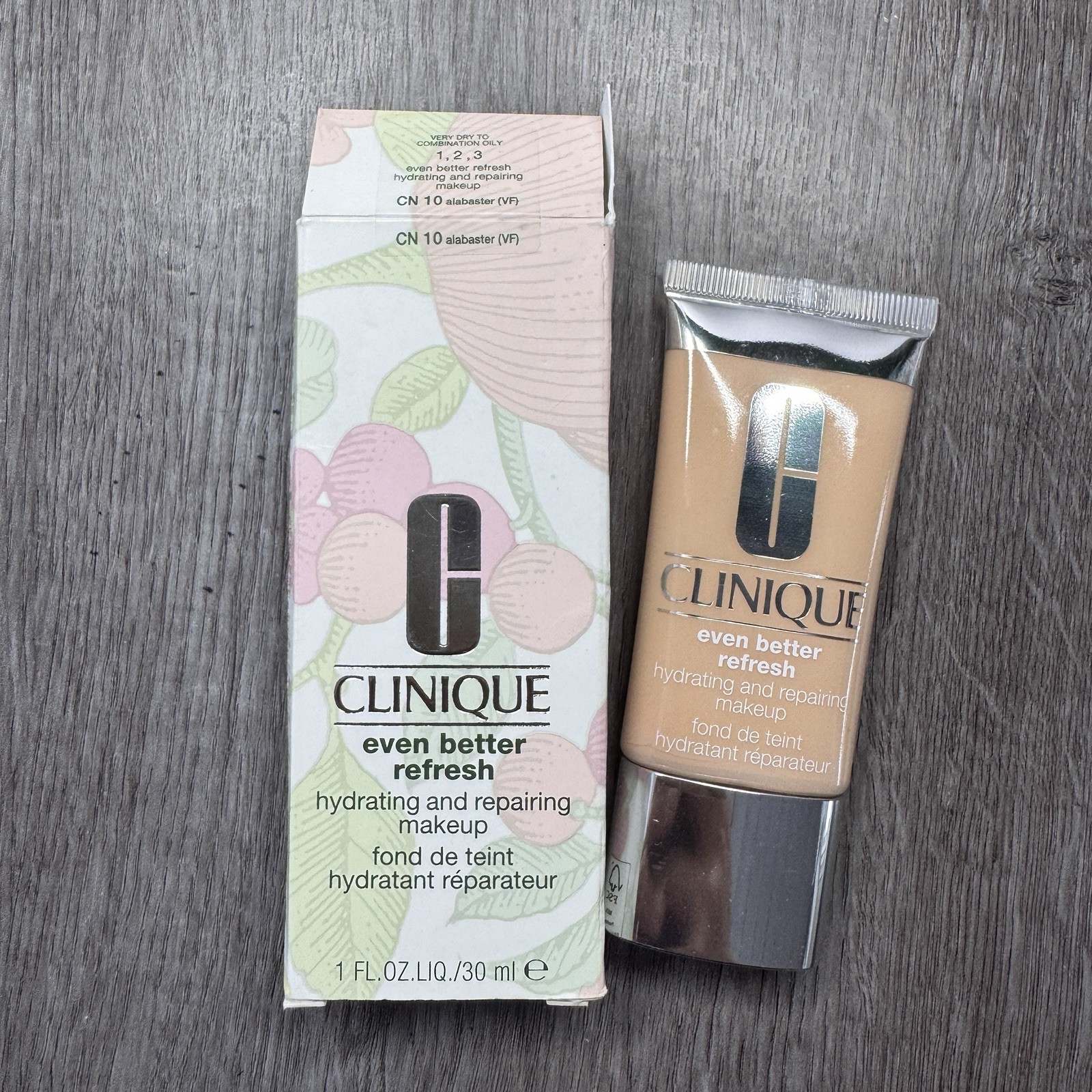 Clinique Even Better Refresh Hydrating and Repairing Foundation CN 10 Alabaster