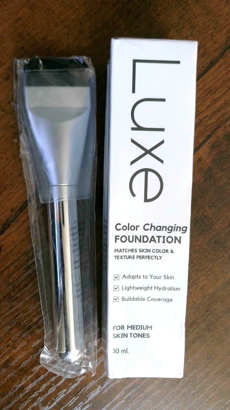 LUXE Color Changing Foundation + BRUSH for Medium Skin Tones ~ 30 ml SEALED
